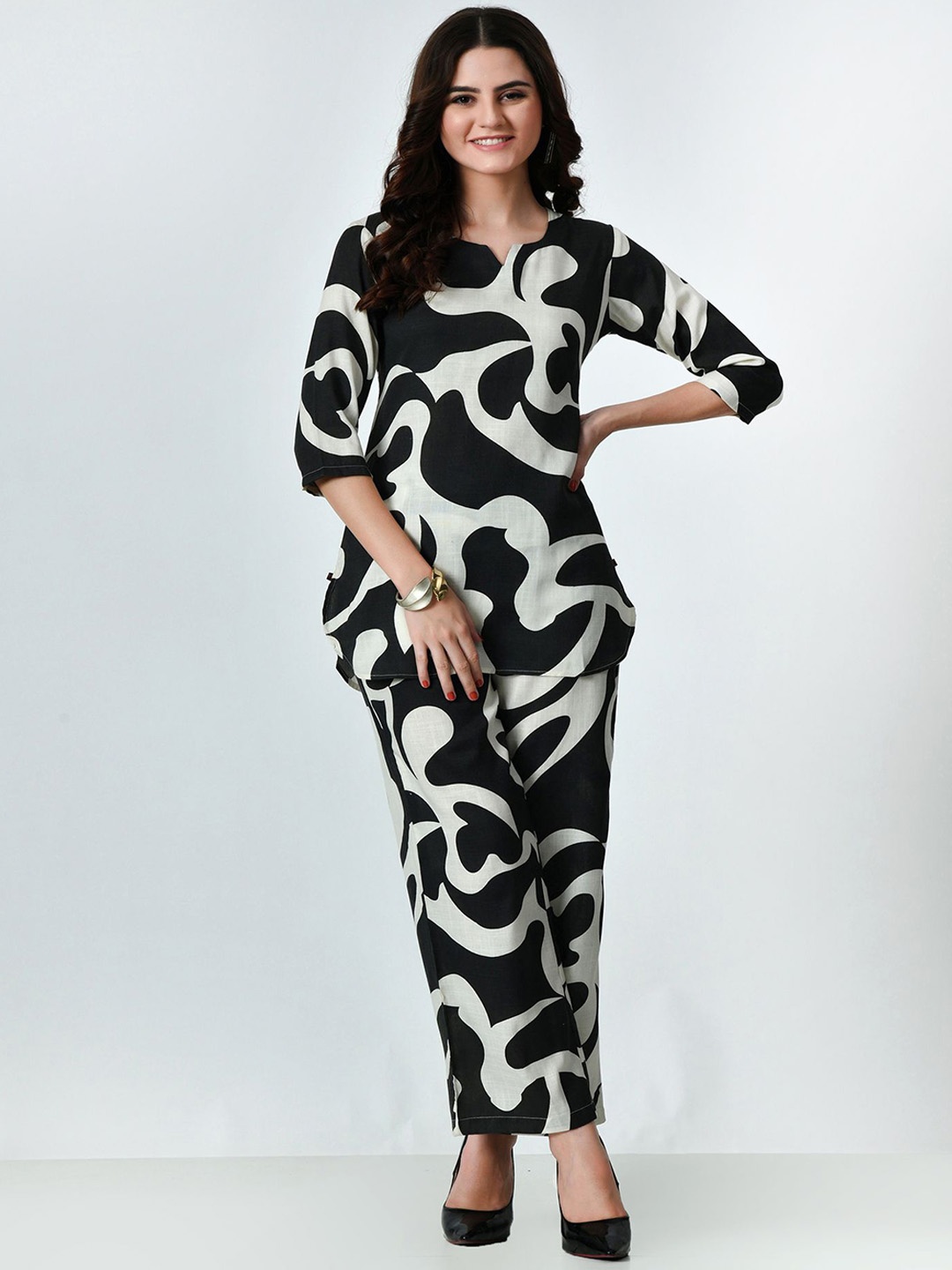 

VAPPSYAM Printed Organic Cotton Round Neck Top With Trousers Co-Ords, Black