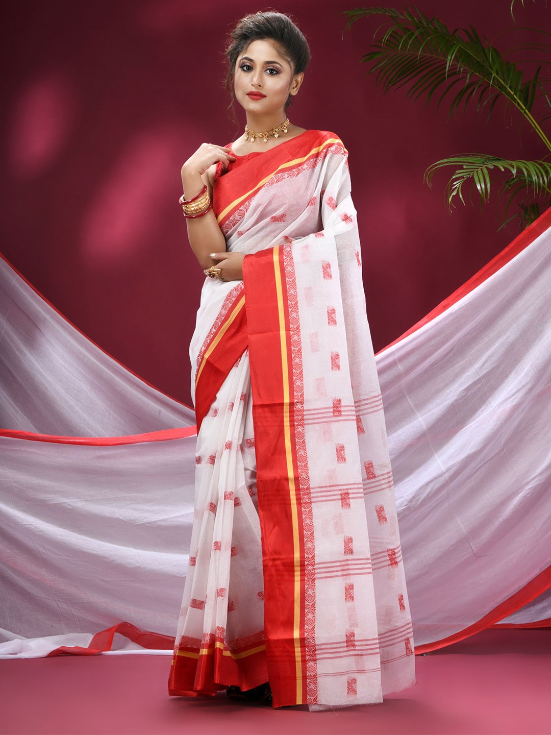 

TANTLOOM Floral Woven Design Pure Cotton Saree, White