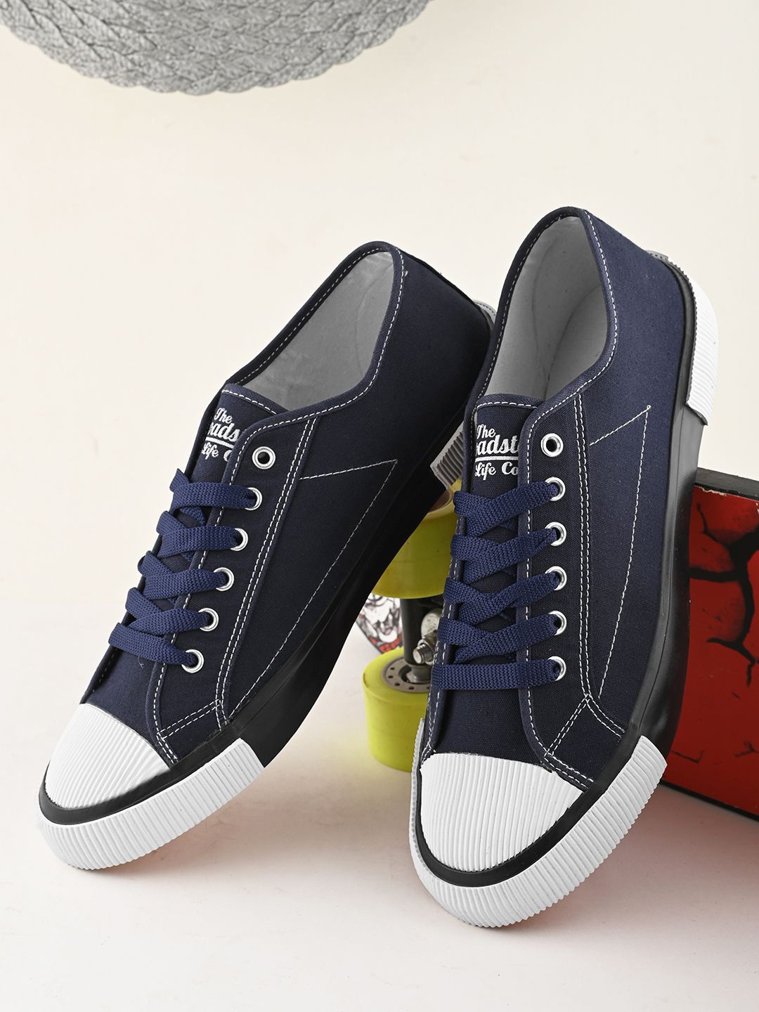 

Roadster Men Canvas Vulcanised Lace Up Lightweight Sneakers, Navy blue