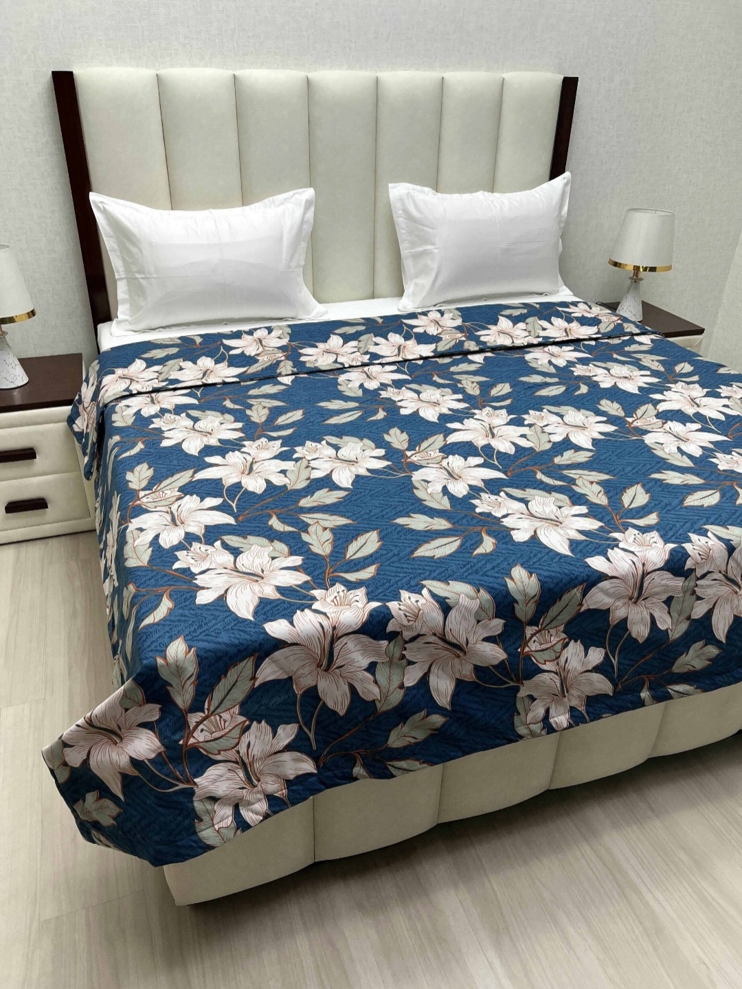 

Pure Decor Blue & White Floral Microfiber AC Room Double Bed Comforter