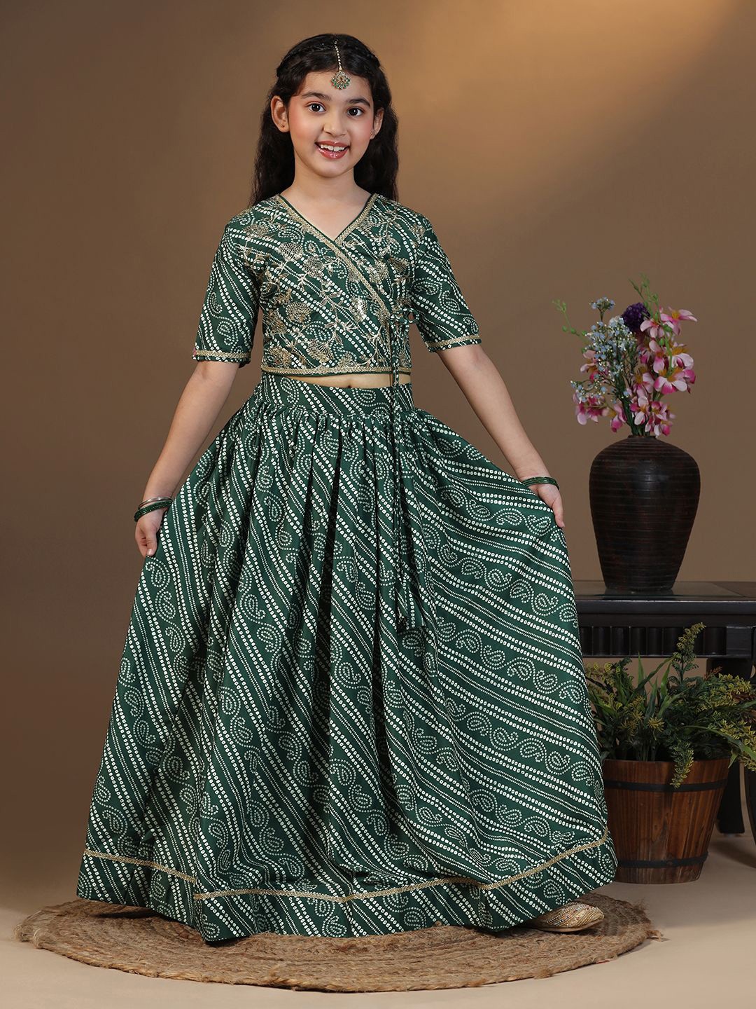 

Sangria Girls Bandhani Printed Short Sleeves Lehenga Choli, Green