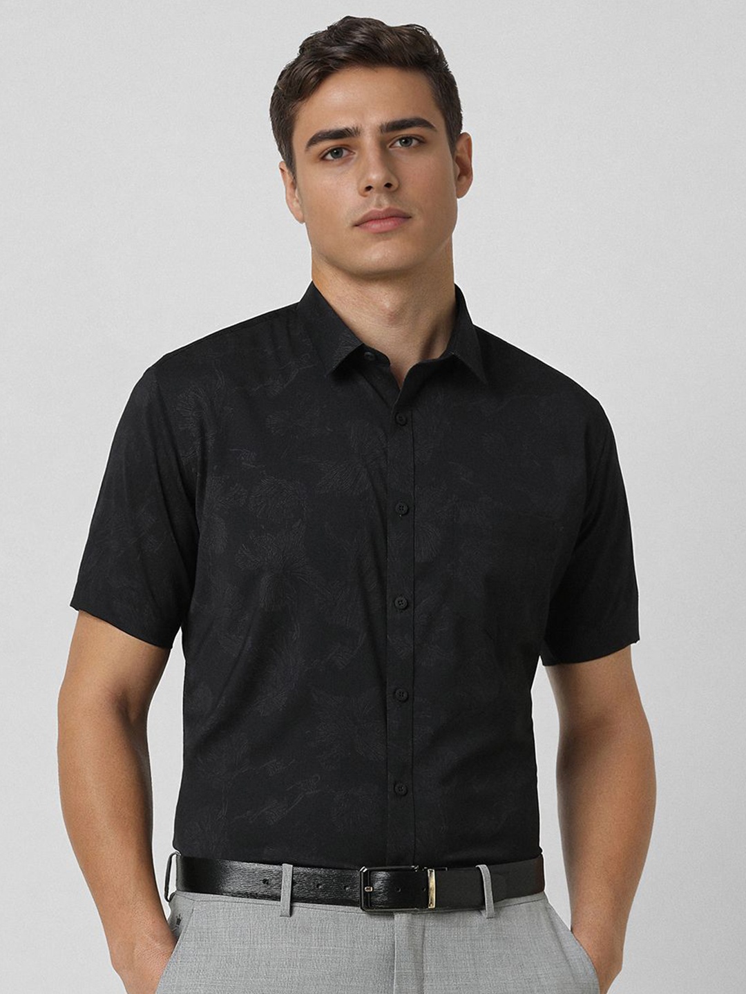 

V Dot Men Slim Fit Spread Collar Floral Printed Formal Shirt, Black