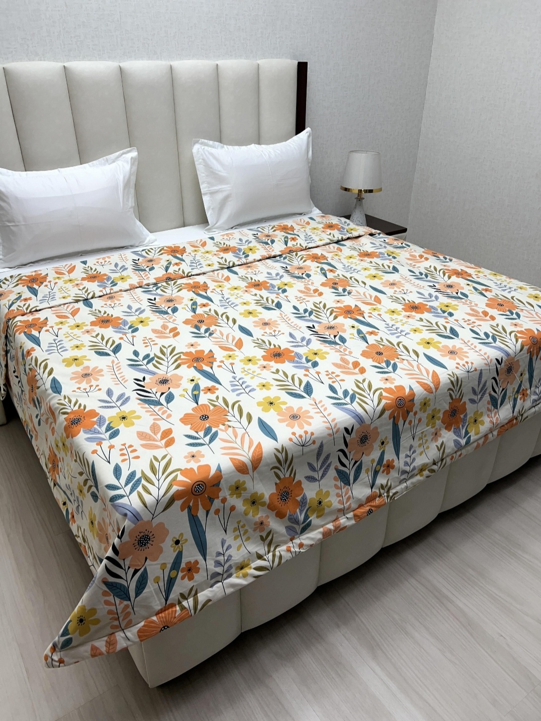 

Pure Decor Comfy White & Orange Floral 400 GSM Microfiber King Size Comforter