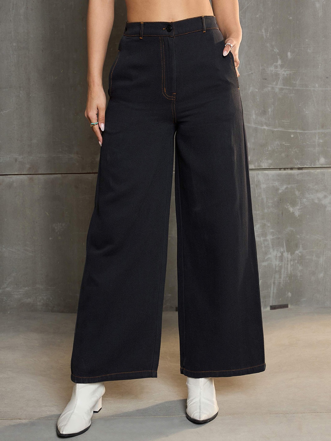 

SASSAFRAS Women Comfort Mid-Rise Wide Leg Light Fade Jeans, Charcoal