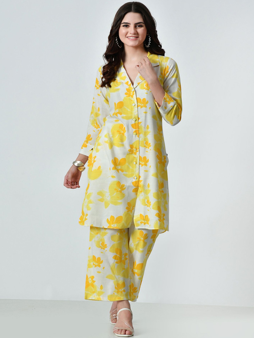 

VAPPSYAM Floral Printed Shirt Collar Organic Cotton Straight Kurta With Trousers, Yellow