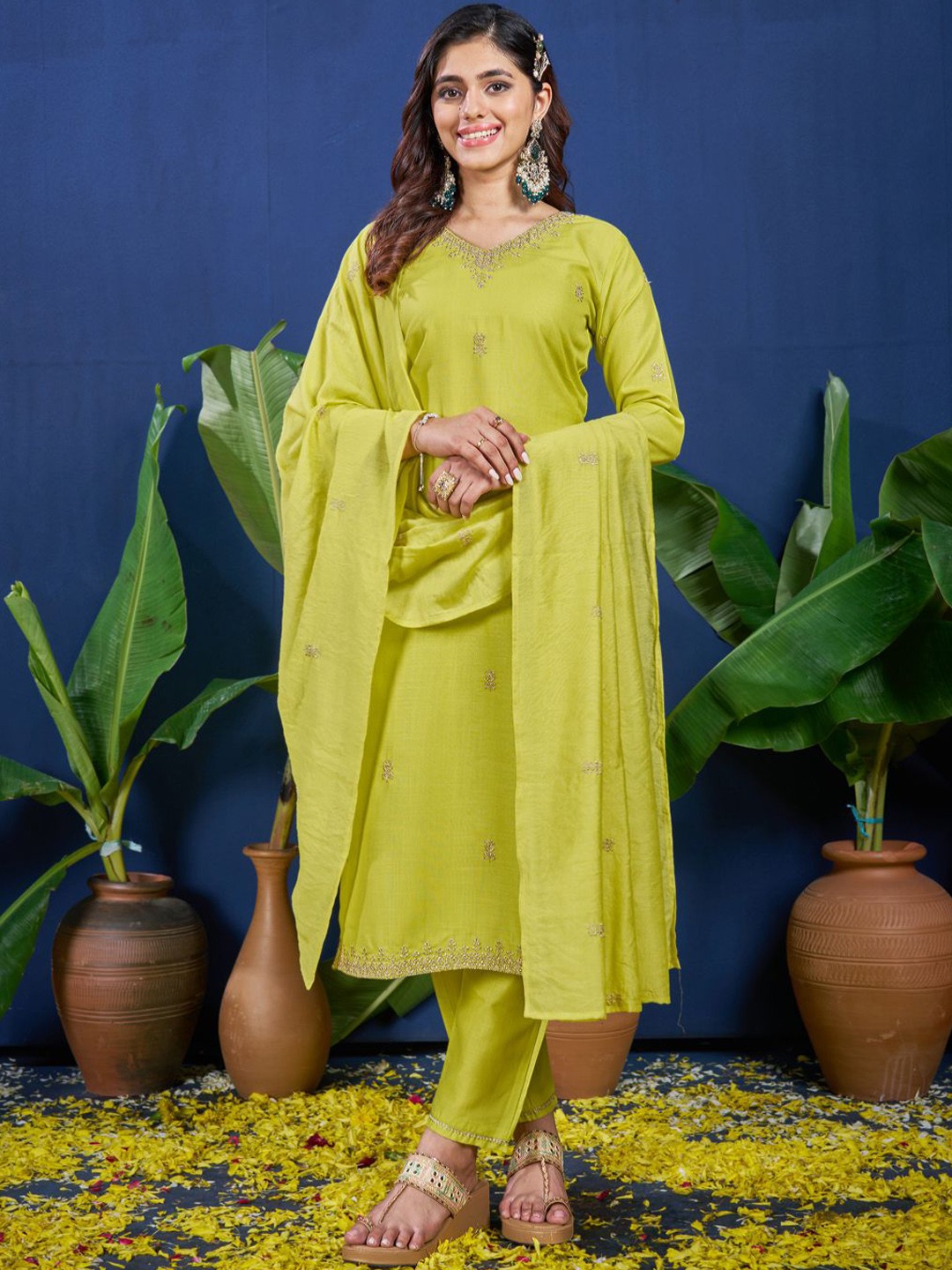 

ARADHNA Floral Embroidered V-Neck Straight Kurta With Trousers And Dupatta, Green