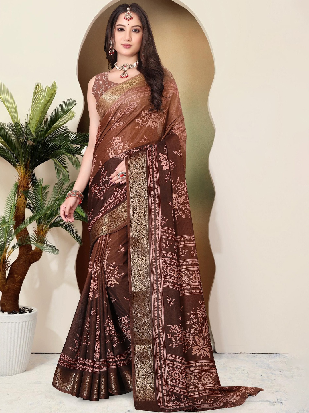 

SUPERLAXMI Floral Zari Silk Blend Designer Saree, Brown