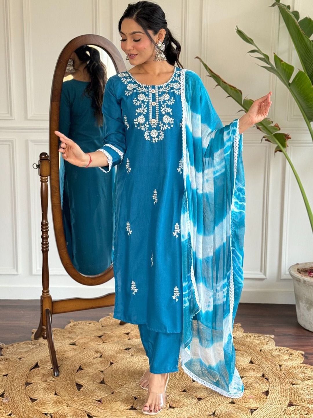 

DIVASTRI Floral Embroidered Rounf Neck Straight Kurta With Trousers & Dupatta, Blue