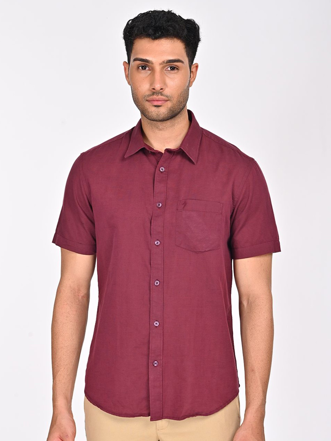 

Indian Terrain Men Classic Fit Spread Collar Solid Cotton Casual Shirt, Burgundy