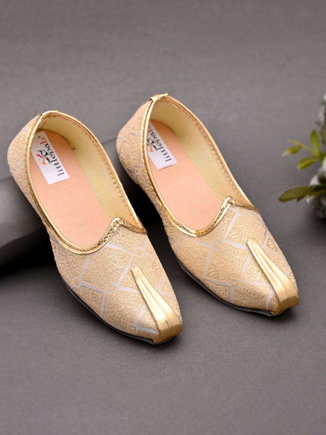 

Little Palz Boys Ethnic Mojaris Flats, Gold