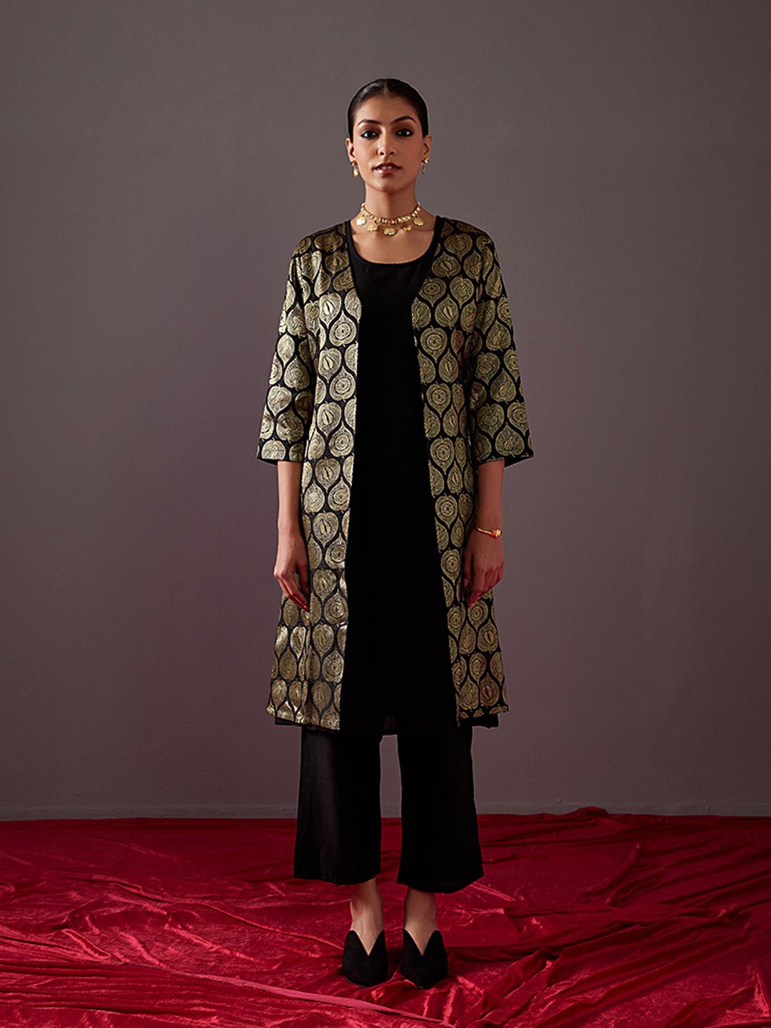 

Abhishti Square Neck Cotton Straight Kurta With Zari Jacket, Black