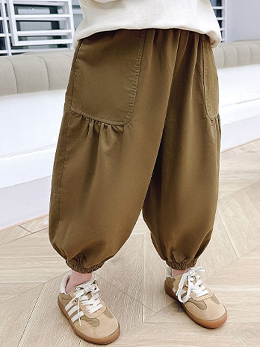 

LULU & SKY Girls Tapered Fit Mid-Rise Cotton Joggers, Brown