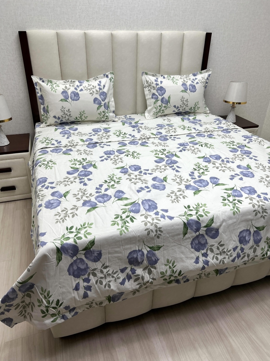 

Pure Decor White & Blue Floral Printed Fine Double King Size Bedding Set