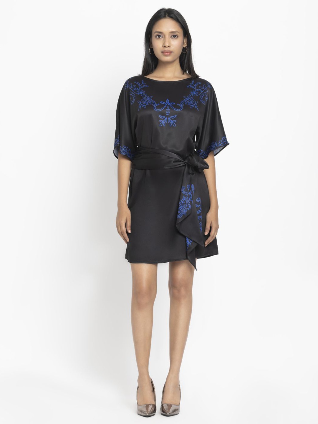 

SHAYE Black Boat Neck Printed Short Sleeves Casual Dresses For Women