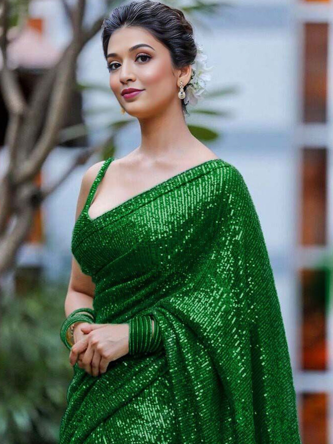 

ANJANI TEXTILE Embellished Sequinned Heavy Work Saree, Green