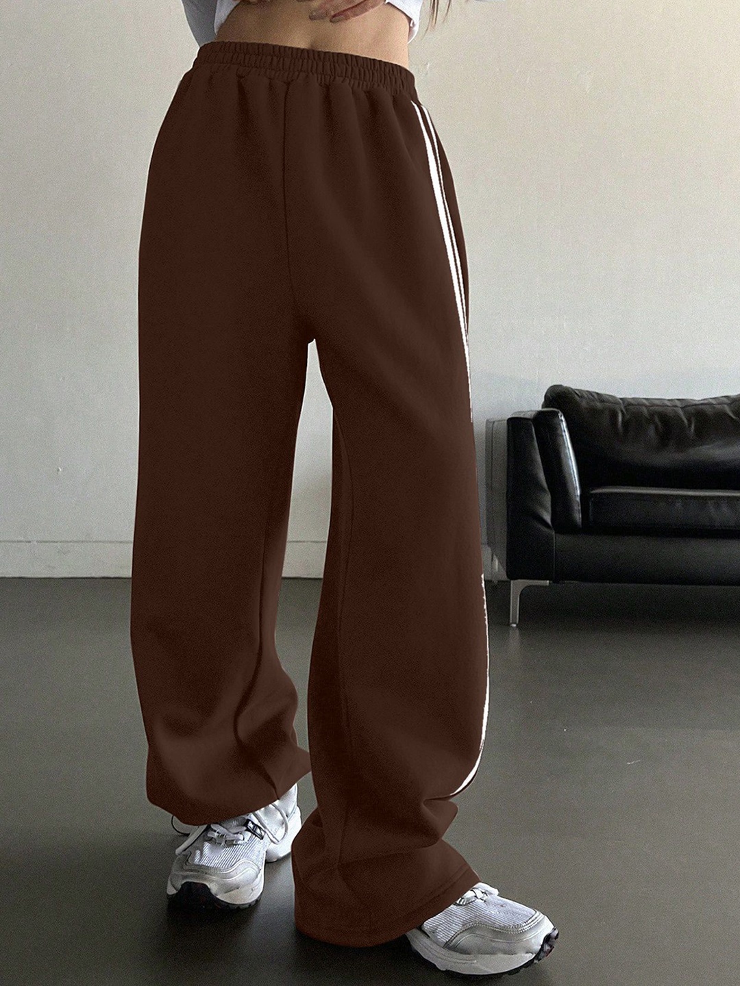 

CORSICA Women Loose Fit High-Rise Joggers Trousers, Brown