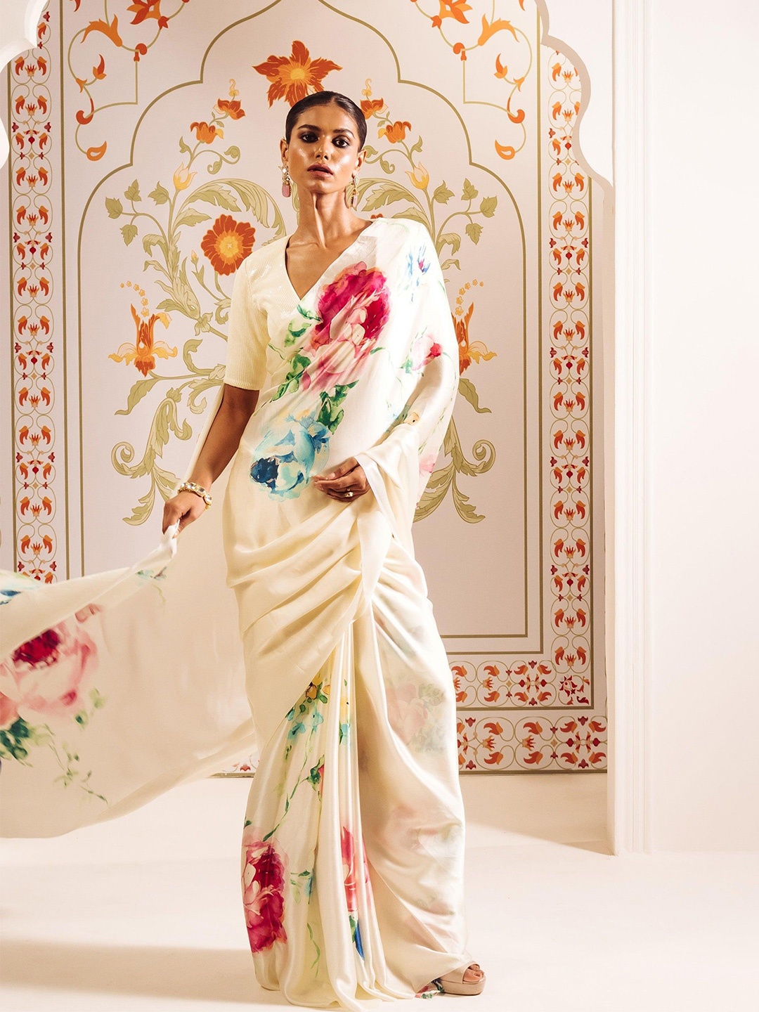 

Vintro Floral Printed Satin Saree, White