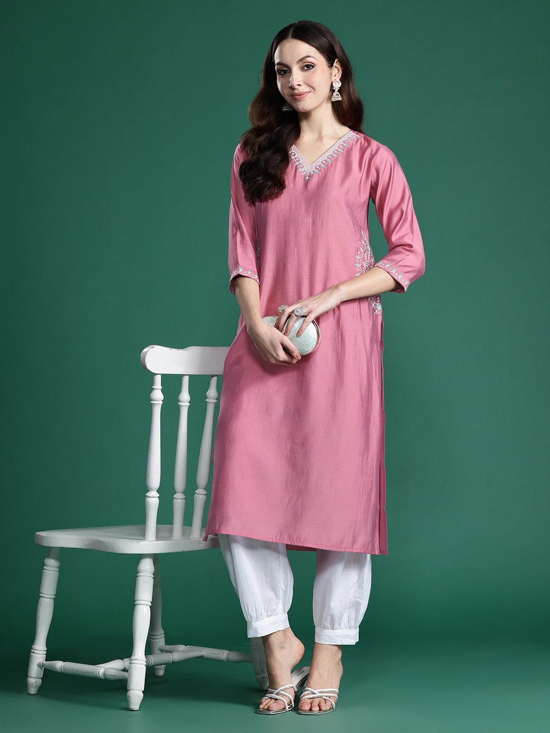 

Indo Era Women Floral Embroidered Sequinned Pure Cotton Kurta, Pink