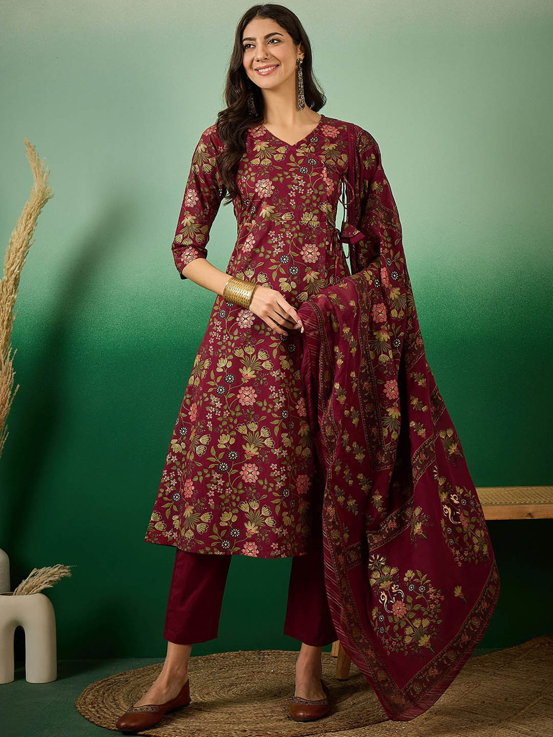 

Sangria Printed Pure Cotton V Neck Kurta Sets, Maroon