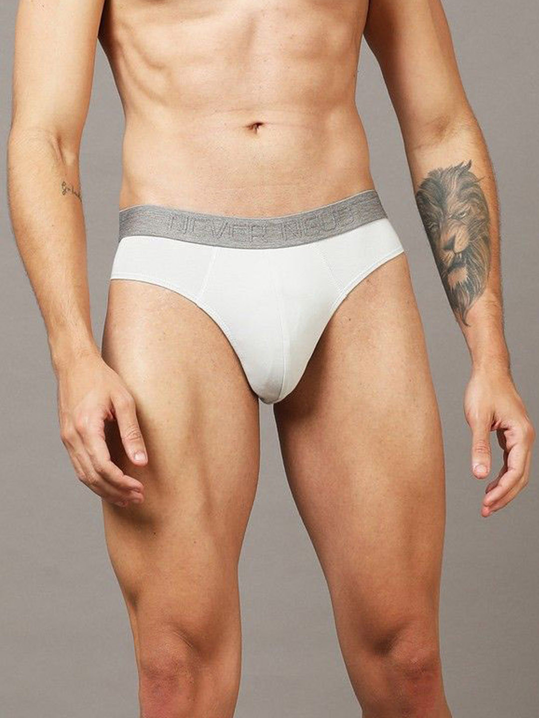 

NEVER NEUD Mid-Rise Seamless Basic Briefs NN01-M1901-S, White
