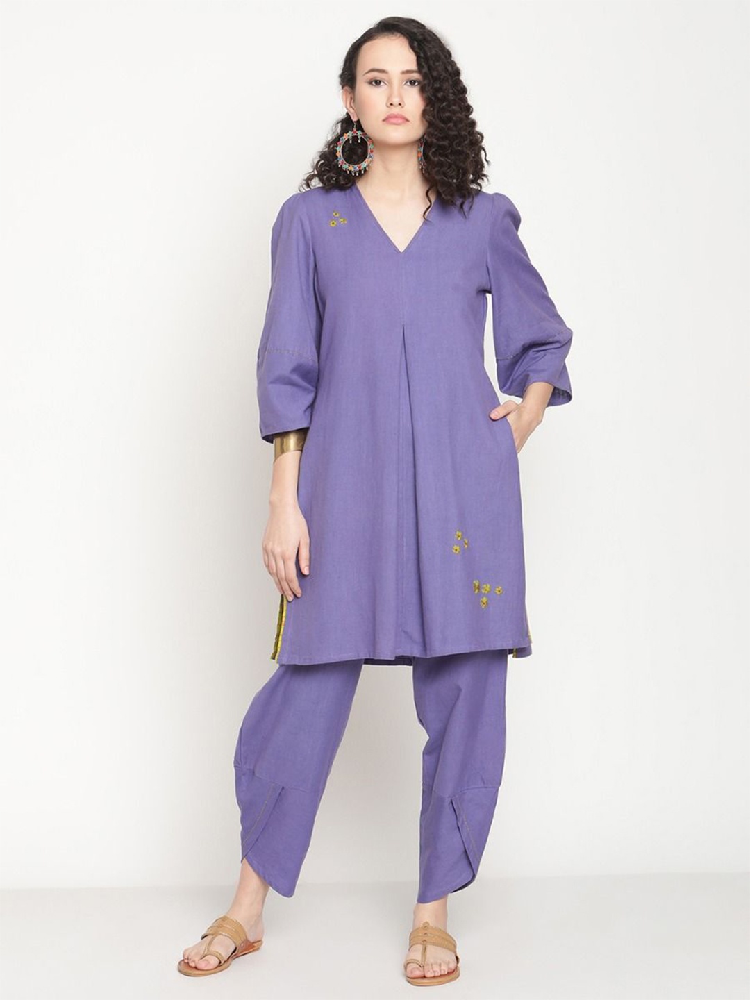 

Abhishti Very Peri Floral Embroidered V-Neck Thread Work Pure Cotton Kurta, Purple