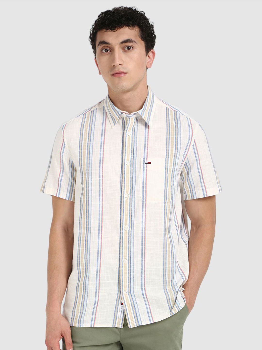 

Tommy Hilfiger Men Spread Collar Vertical Striped Cotton Casual Shirt, White