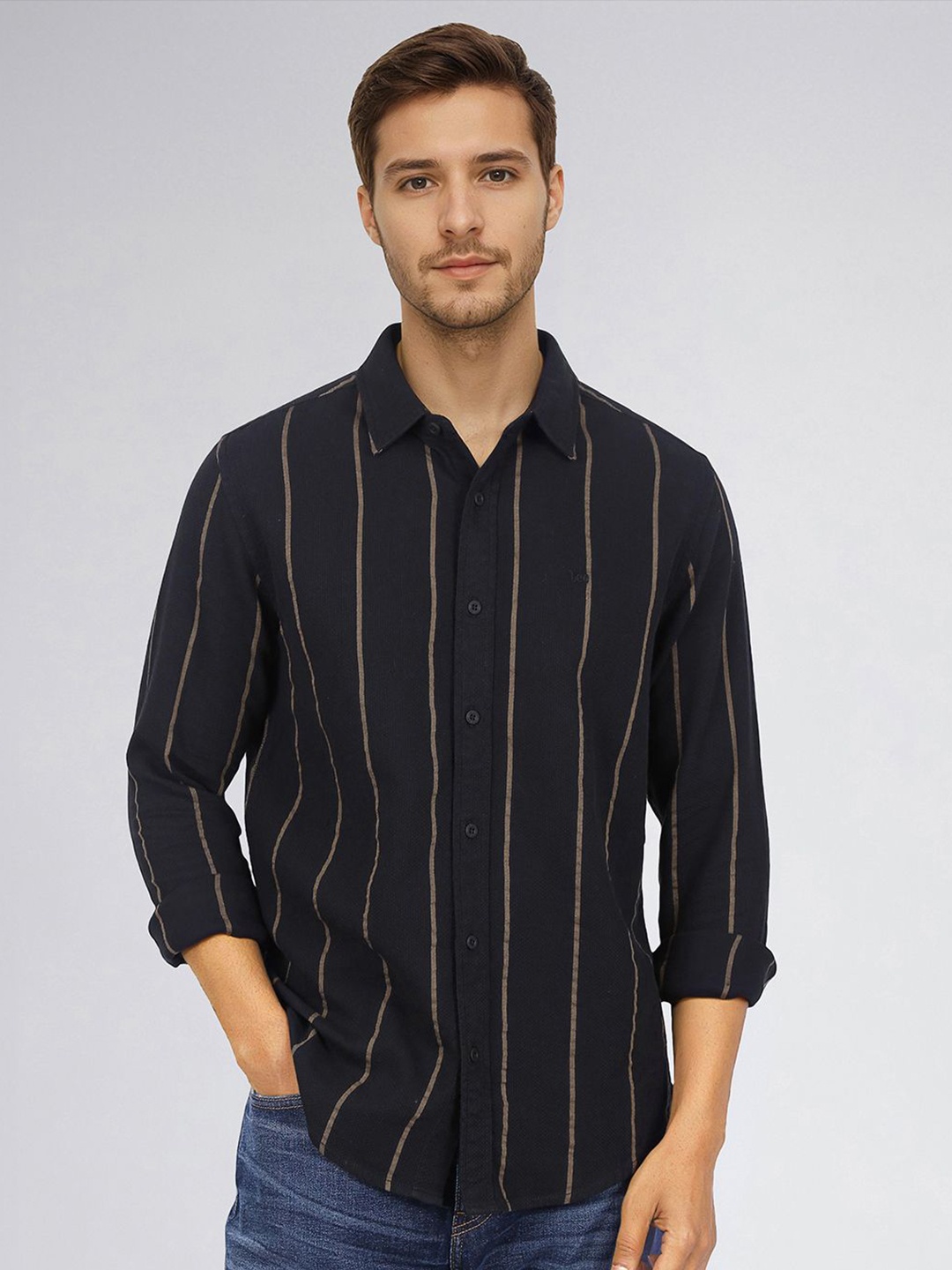

Lee Men Spread Collar Vertical Striped Cotton Casual Shirt, Black
