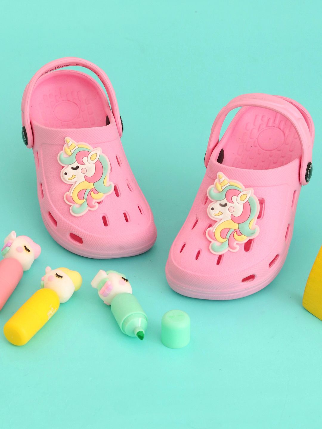 

Yellow Bee Girls Unicorn-Theme Clogs, Pink