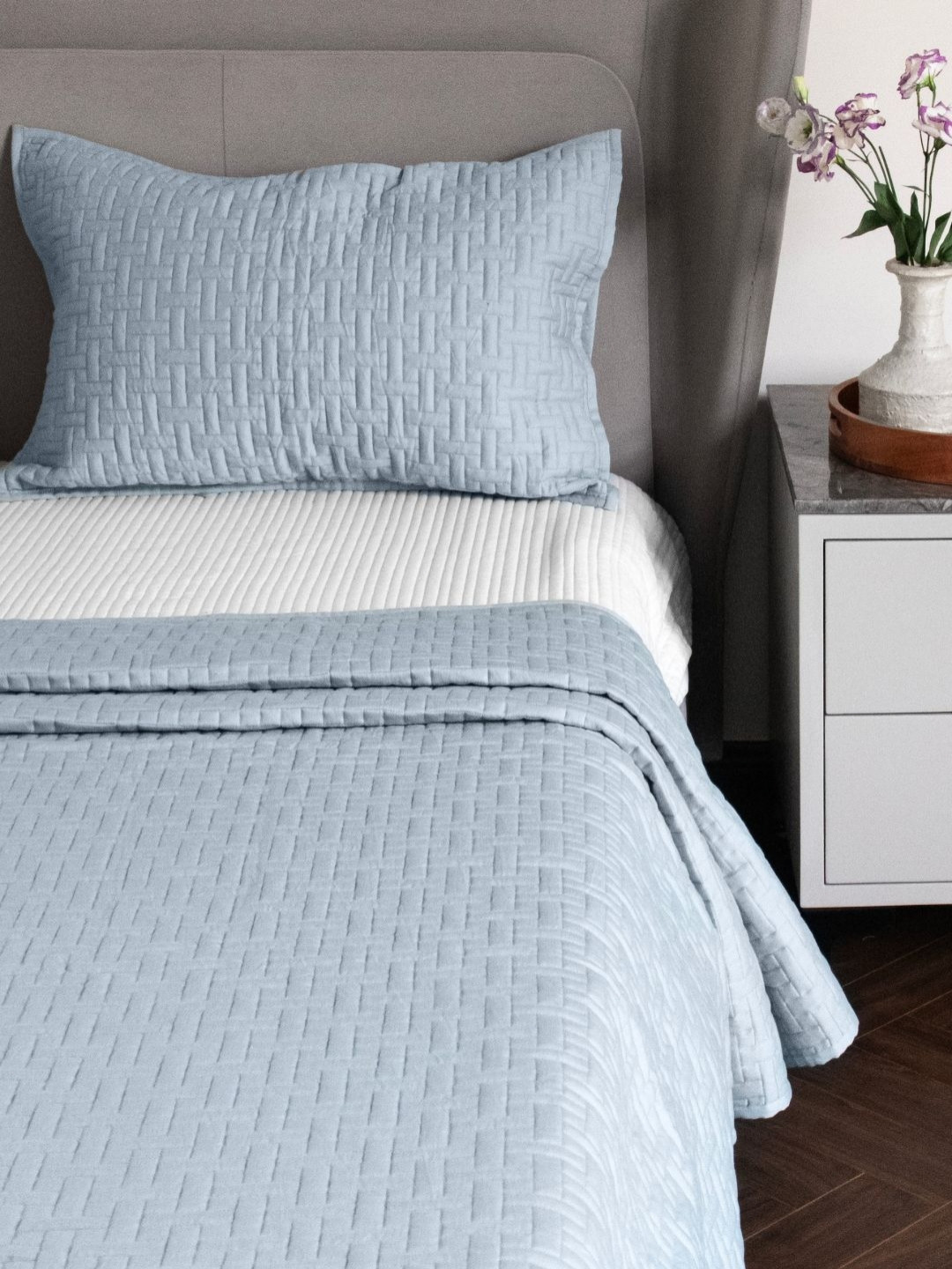 

Rya Living Blue Geometric Design Cotton Double King Bed Cover With Pillow Covers