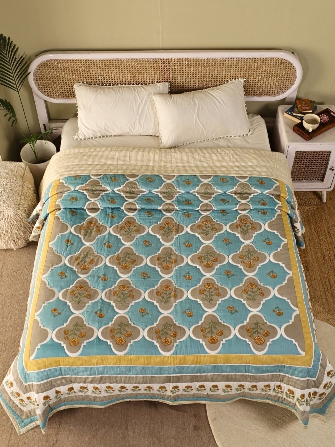 

Peepul Tree Taupe Ethnic Motifs Printed 300 GSM Cotton AC Room Single King Bed Quilt