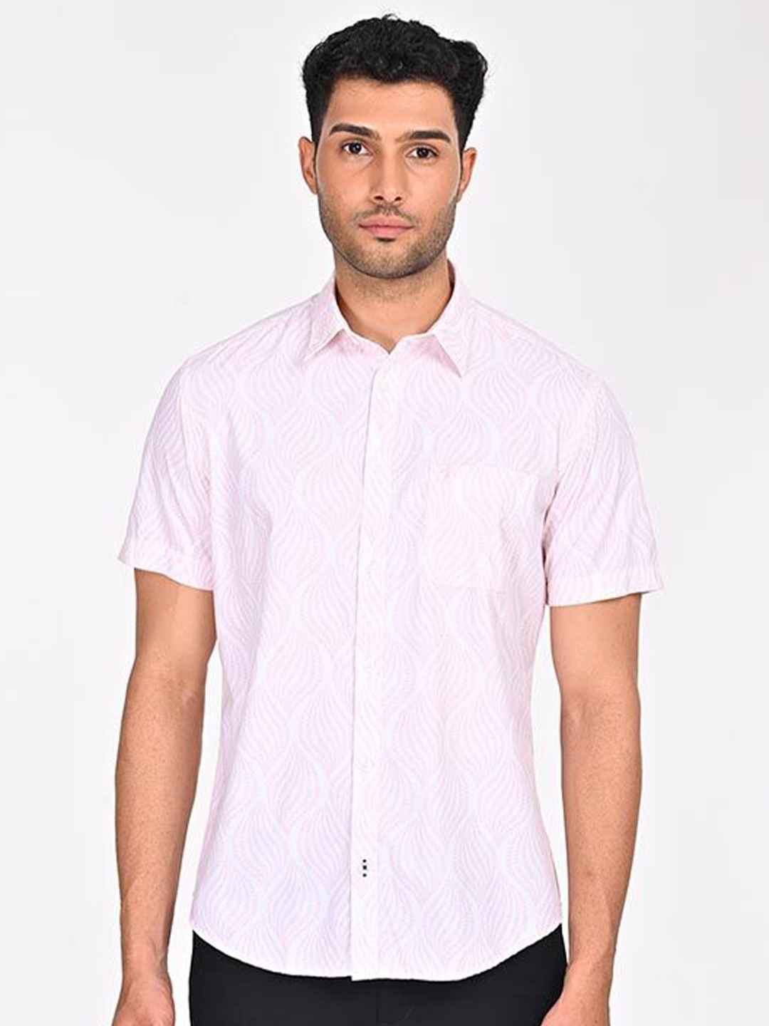 

Indian Terrain Men Classic Fit Spread Collar Abstract Printed Cotton Casual Shirt, White