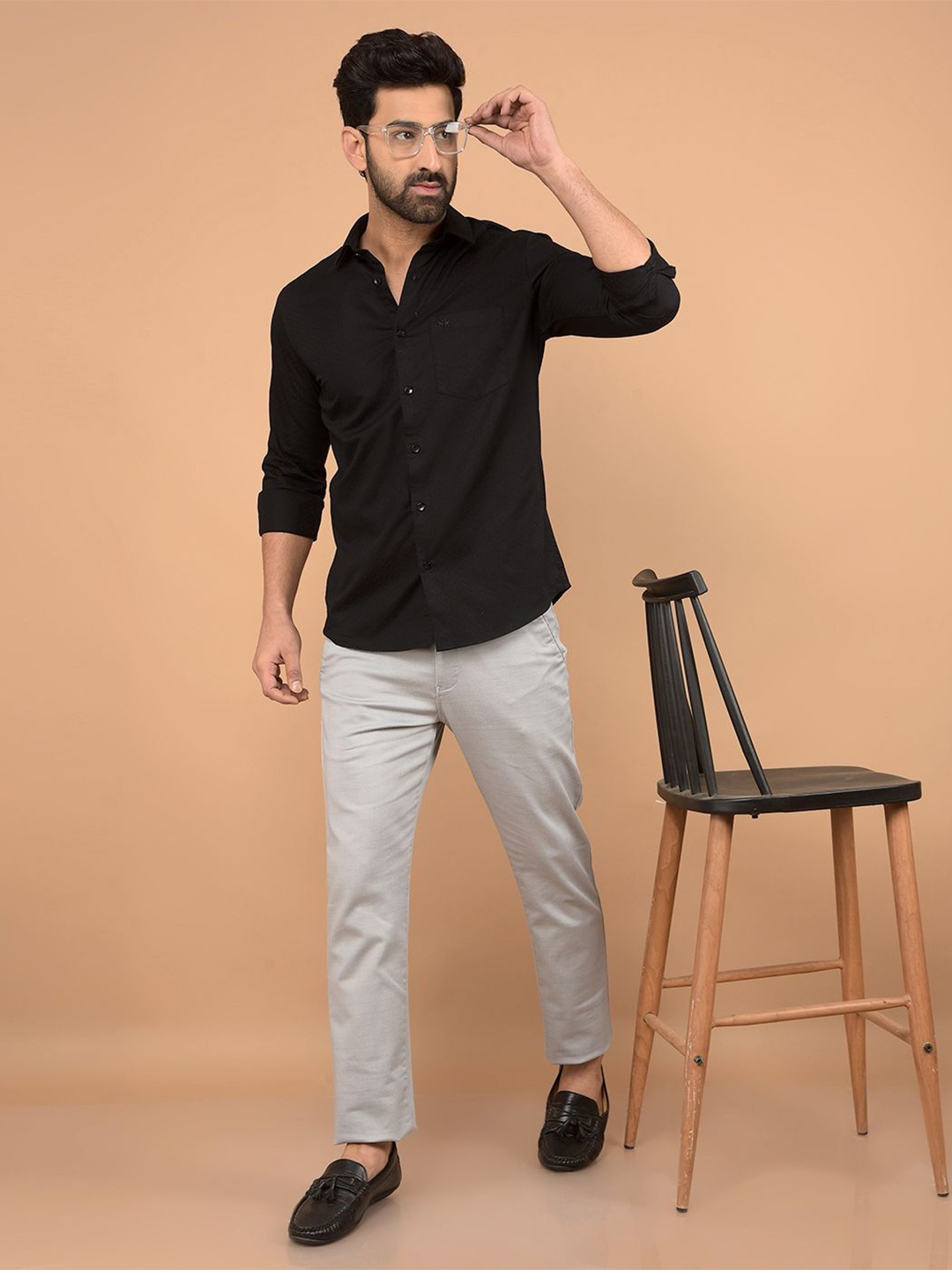 

Crimsoune Club Men Classic Slim Fit Spread Collar Solid Cotton Casual Shirt, Black