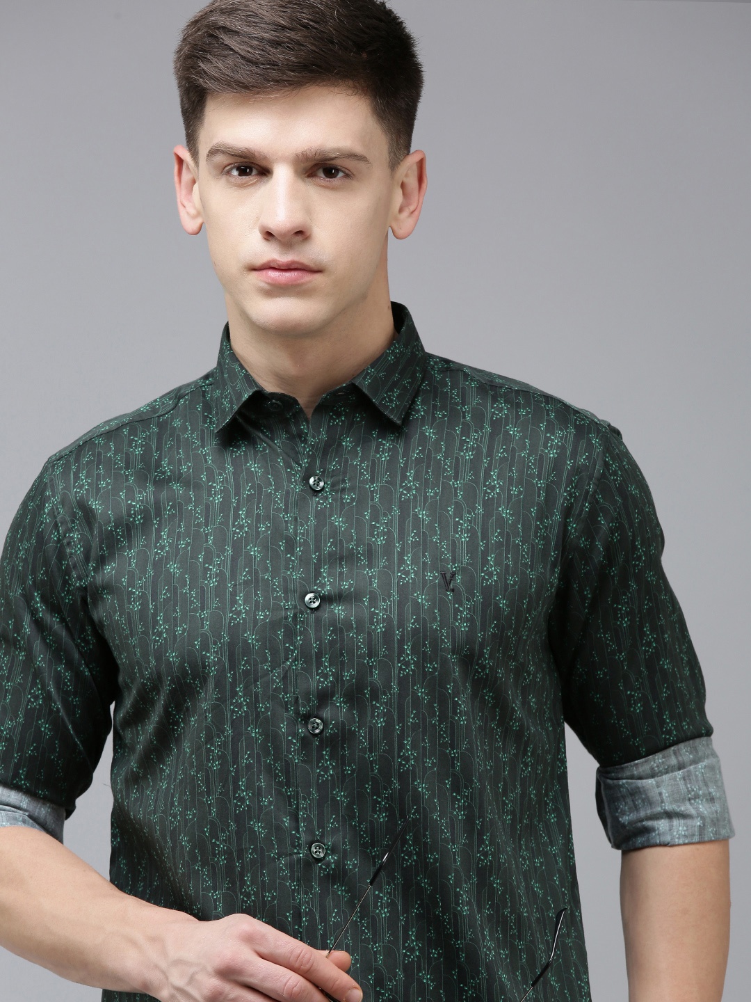 

V Dot Men Floral Printed Slim Fit Pure Cotton Casual Shirt, Green