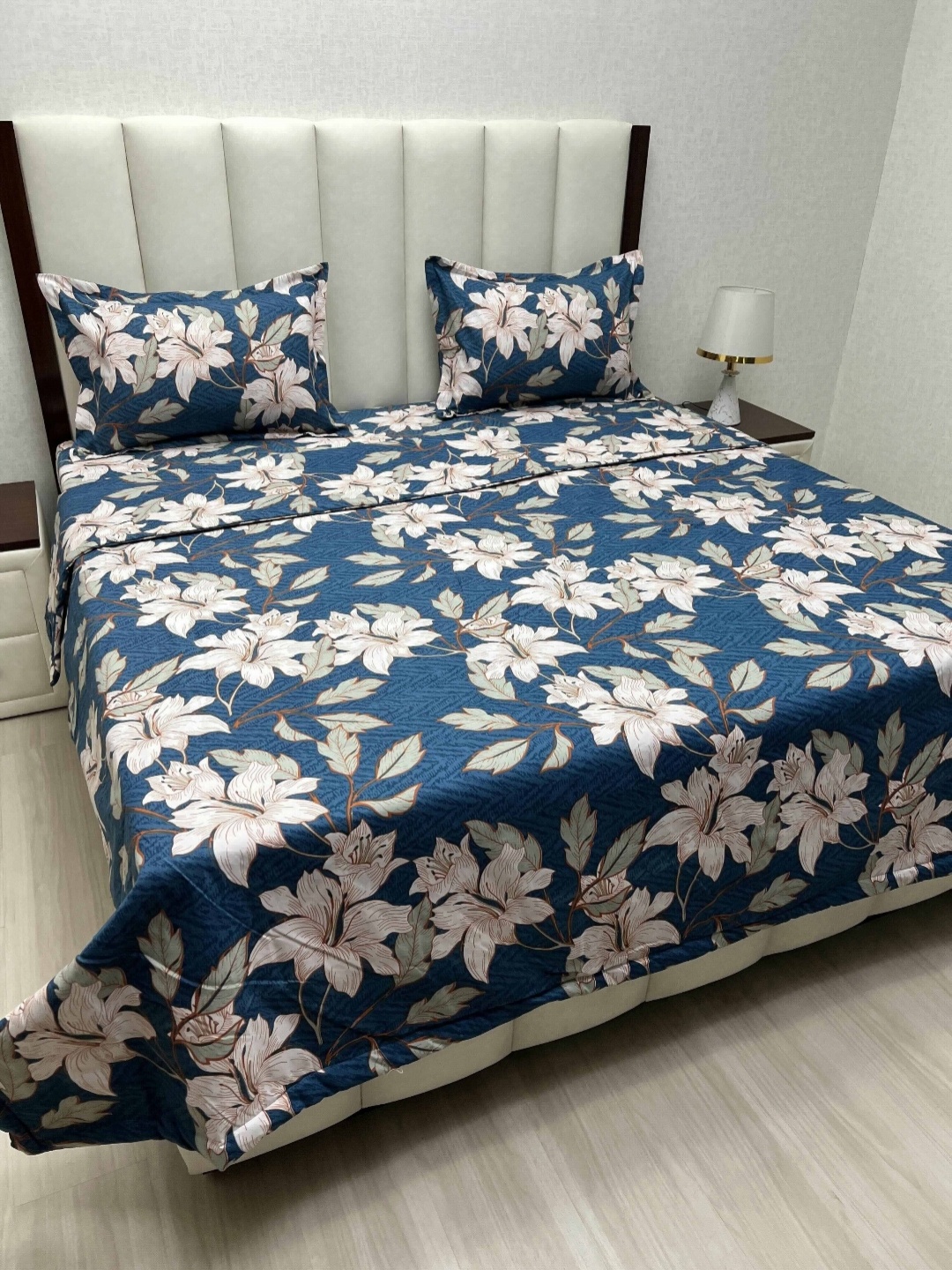 

Pure Decor Blue & White Floral Polycotton 4 Piece Double King Fine Bedding Set