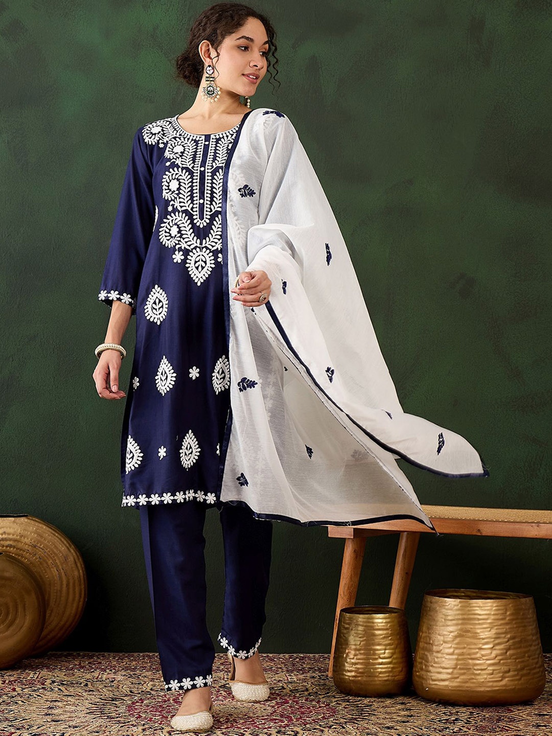 

MANVAA Paisley Embroidered Round Neck kurta With Trousers And Dupatta, Navy blue