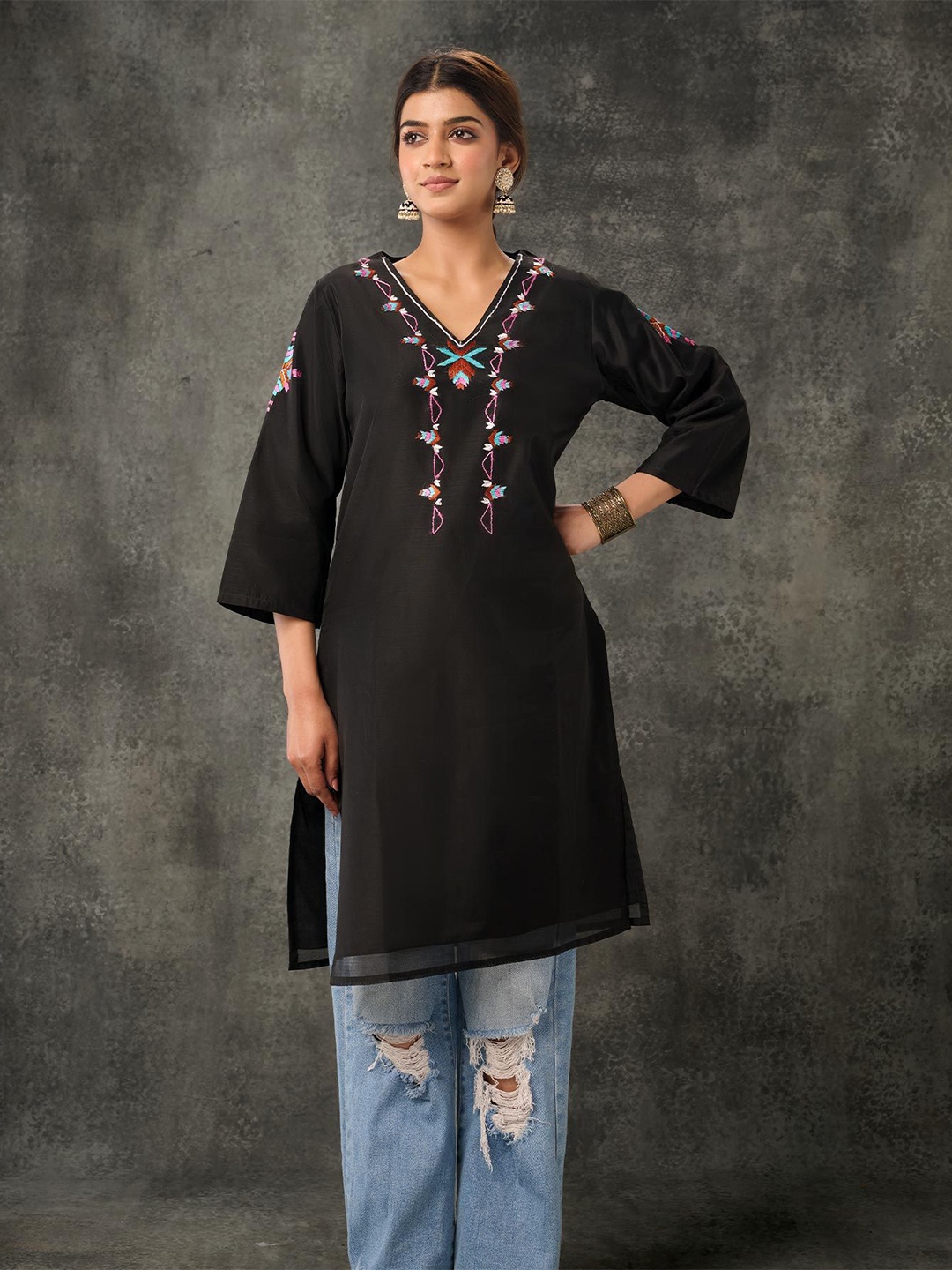 

Phulkari Forever Ethnic Motifs Embroidered Phulkari Chanderi Kurta, Black