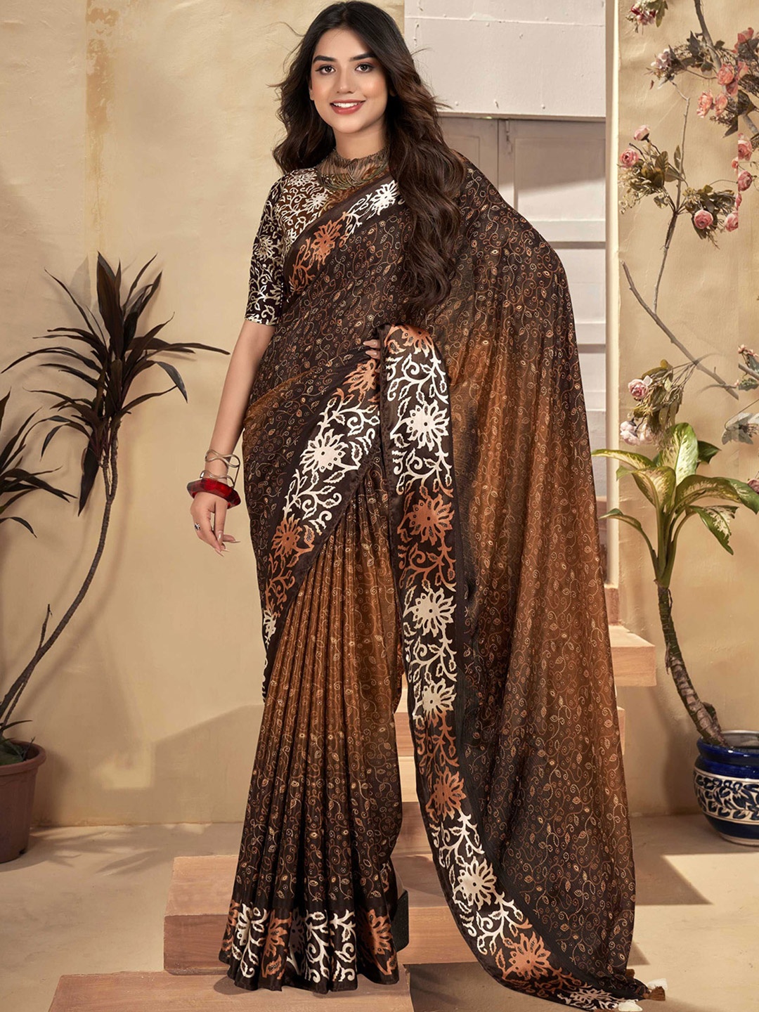 

DIVASTRI Floral Printed Saree with Blouse Piece, Brown