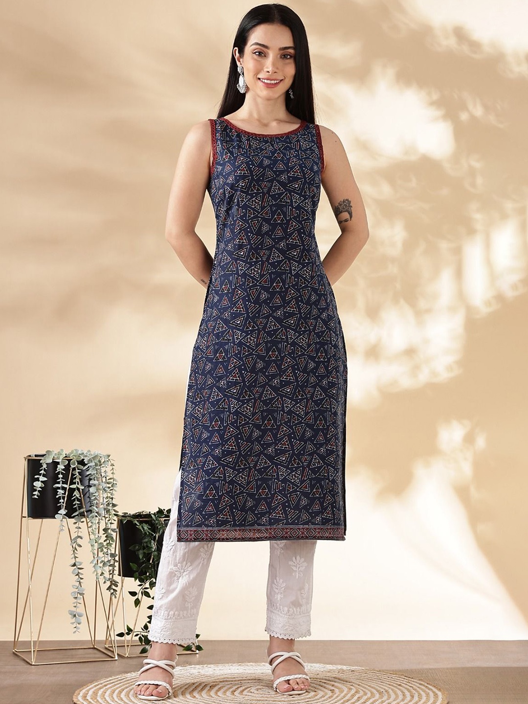 

Anouk Navy Blue Geometric Printed Boat Neck Straight Kurta
