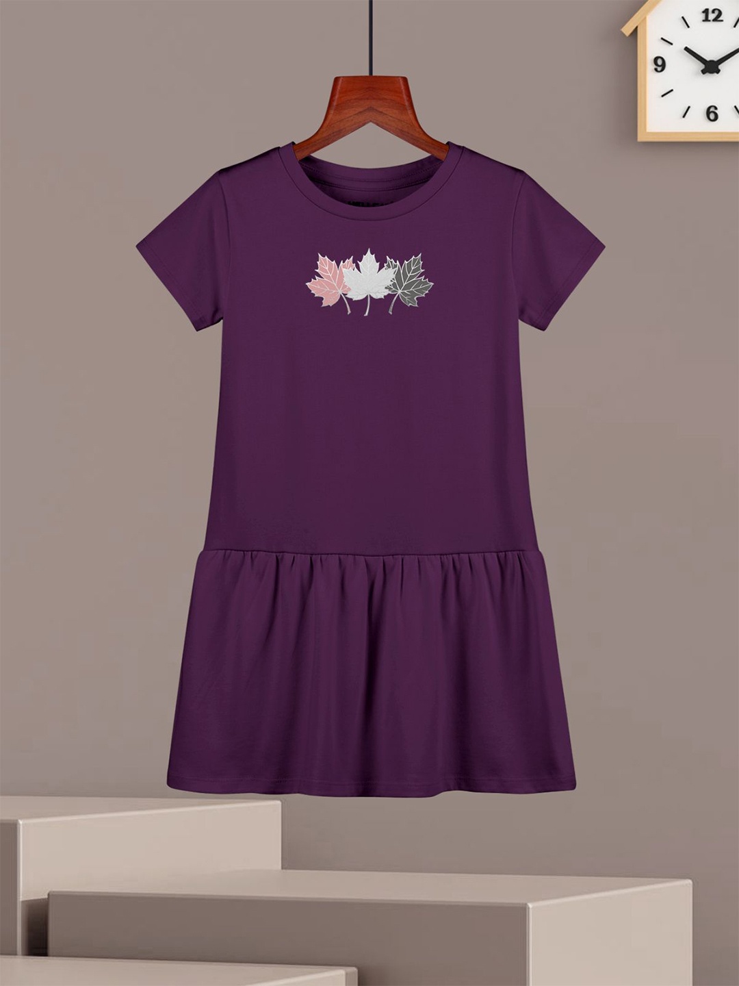 

HELLCAT Girl Print Round Neck Short Sleeves Pleated A-Line Dress, Purple