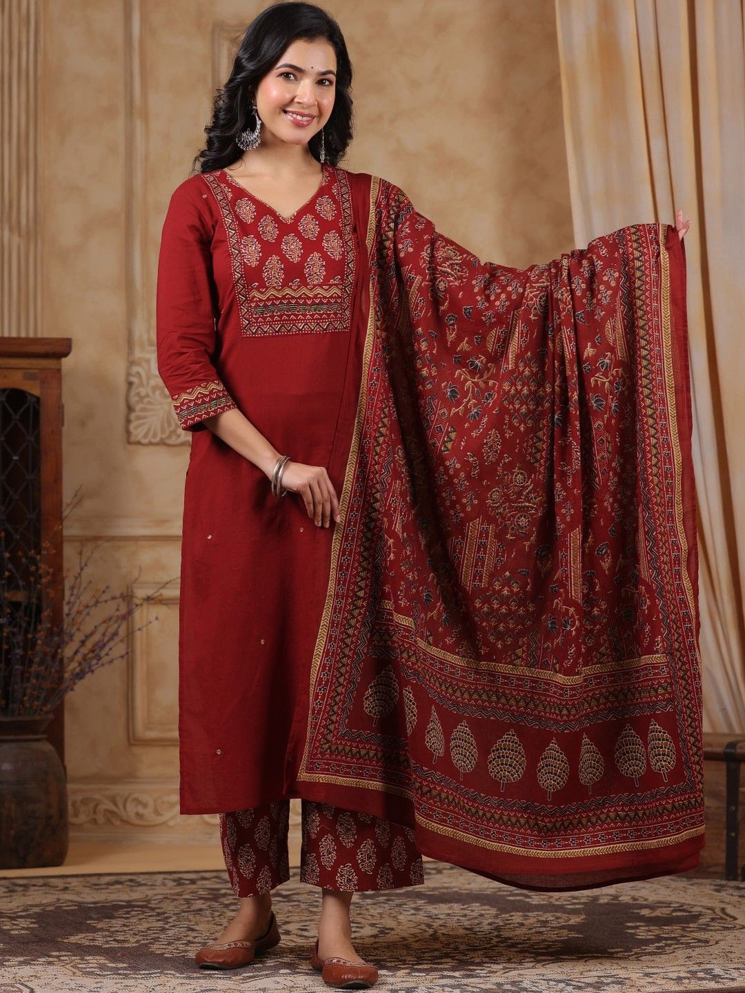

AUTUMN LANE Floral Printed V-Neck Pure Cotton Kurta With Palazzo And Dupatta, Brown