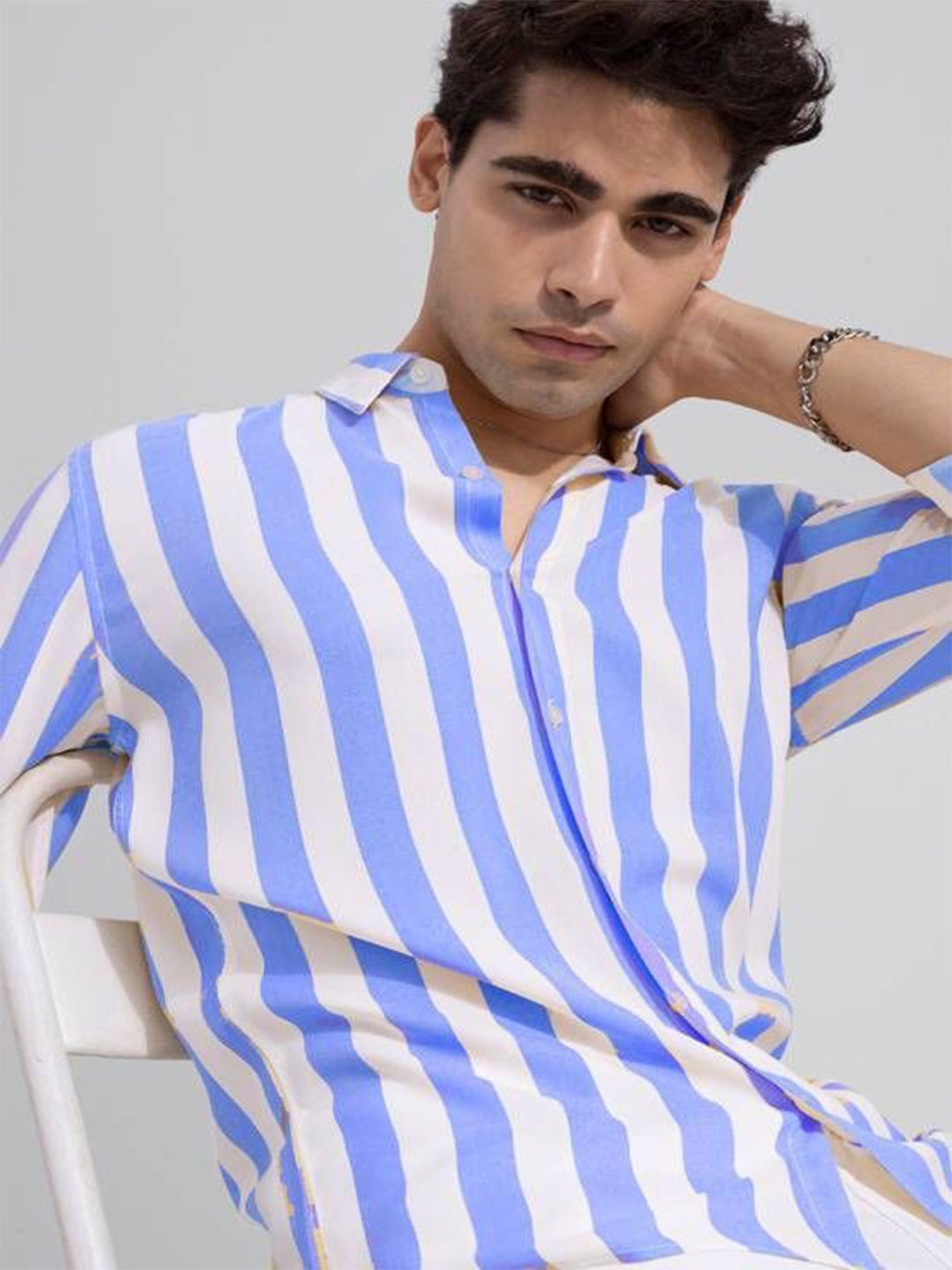 

Metronaut Men Regular Fit Spread Collar Vertical Striped Cotton Casual Shirt, Blue