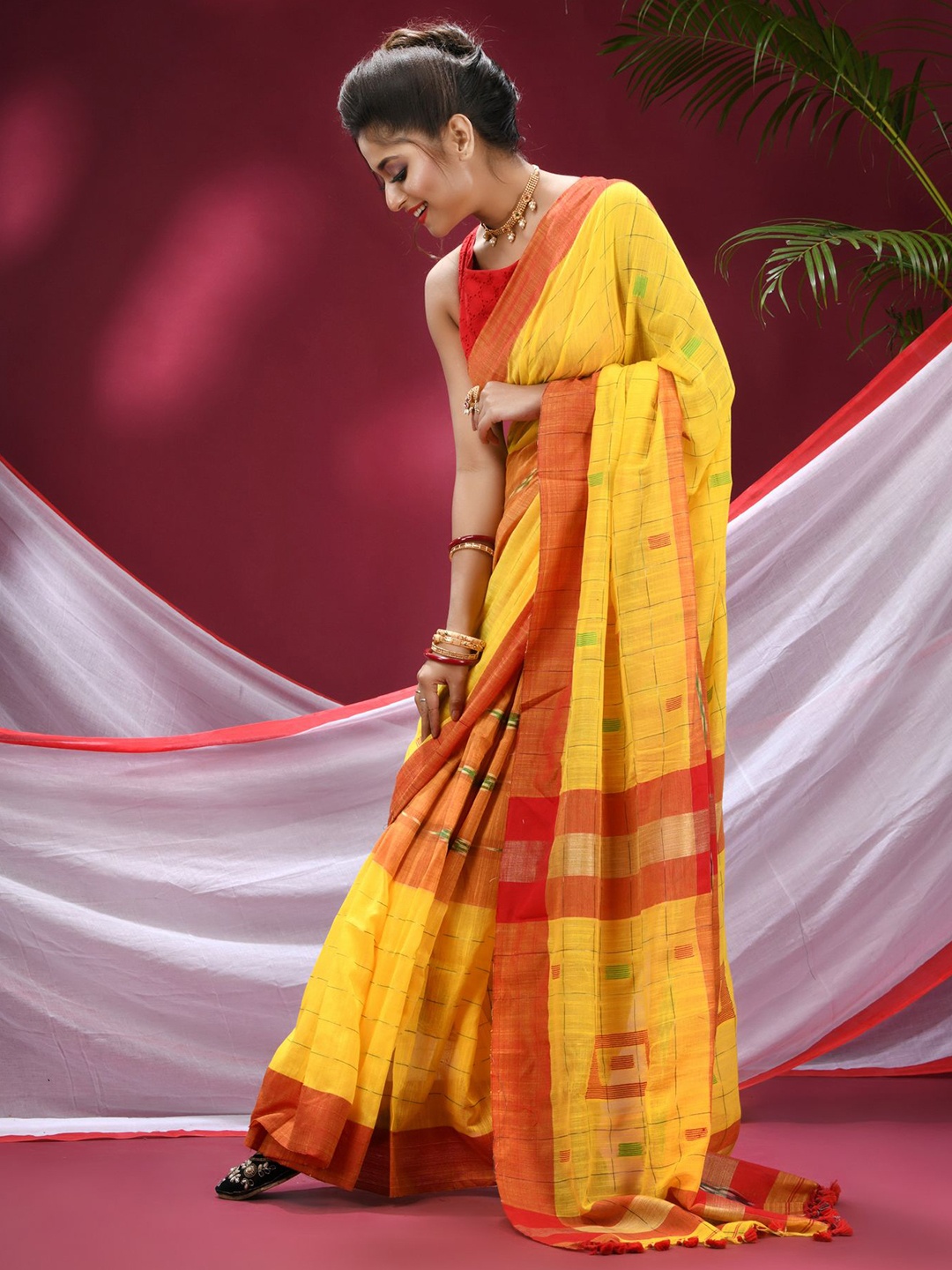 

TANTLOOM Woven Design Pure Cotton Saree, Yellow