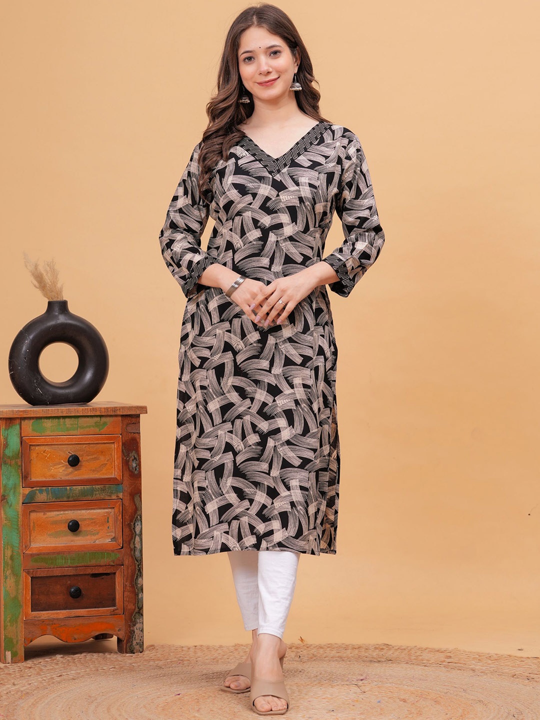 

DK FAB Women Ethnic Motifs Printed Asymmetric Kurta, Black