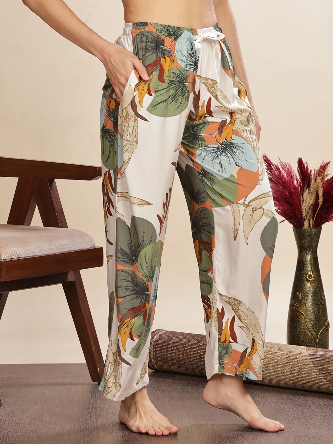 

9shines Label Women Printed Palazzos, White