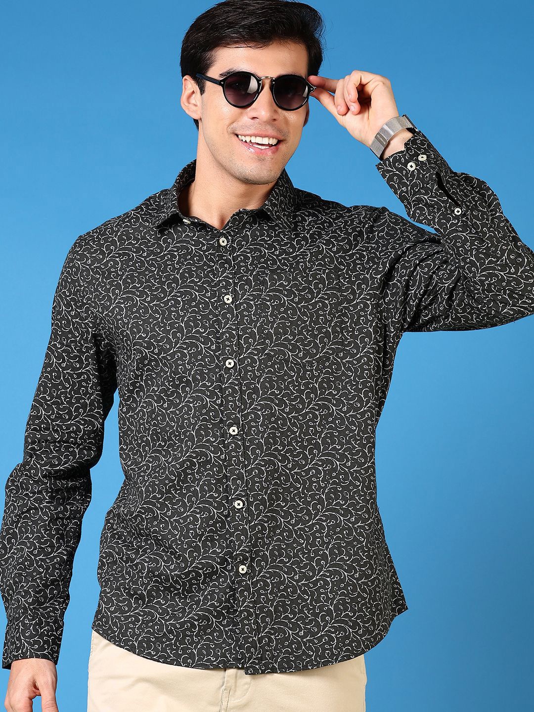 

V-Mart Men Spread Collar Abstract Printed Cotton Casual Shirt, Black