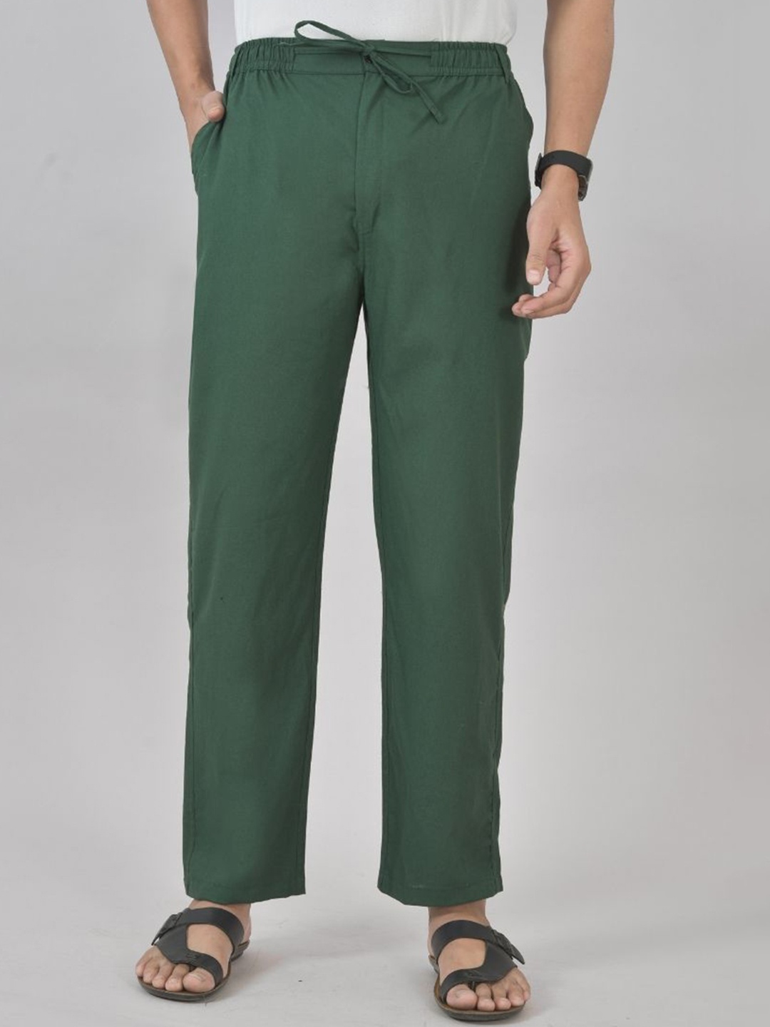 

Qashida Men Relaxed Easy Wash Trousers, Green