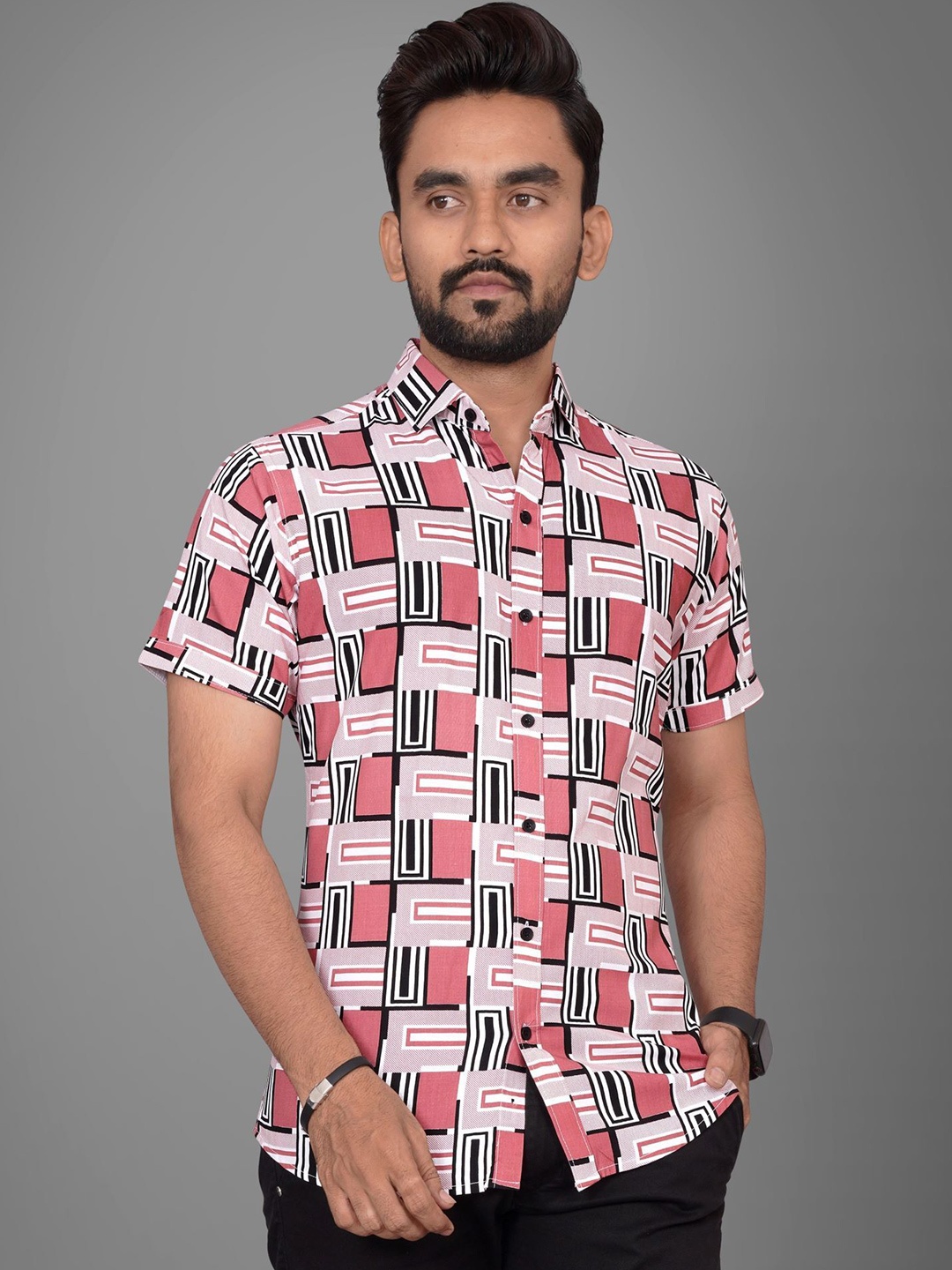 

Metronaut Men Regular Fit Spread Collar Geometric Printed Casual Shirt, Coral