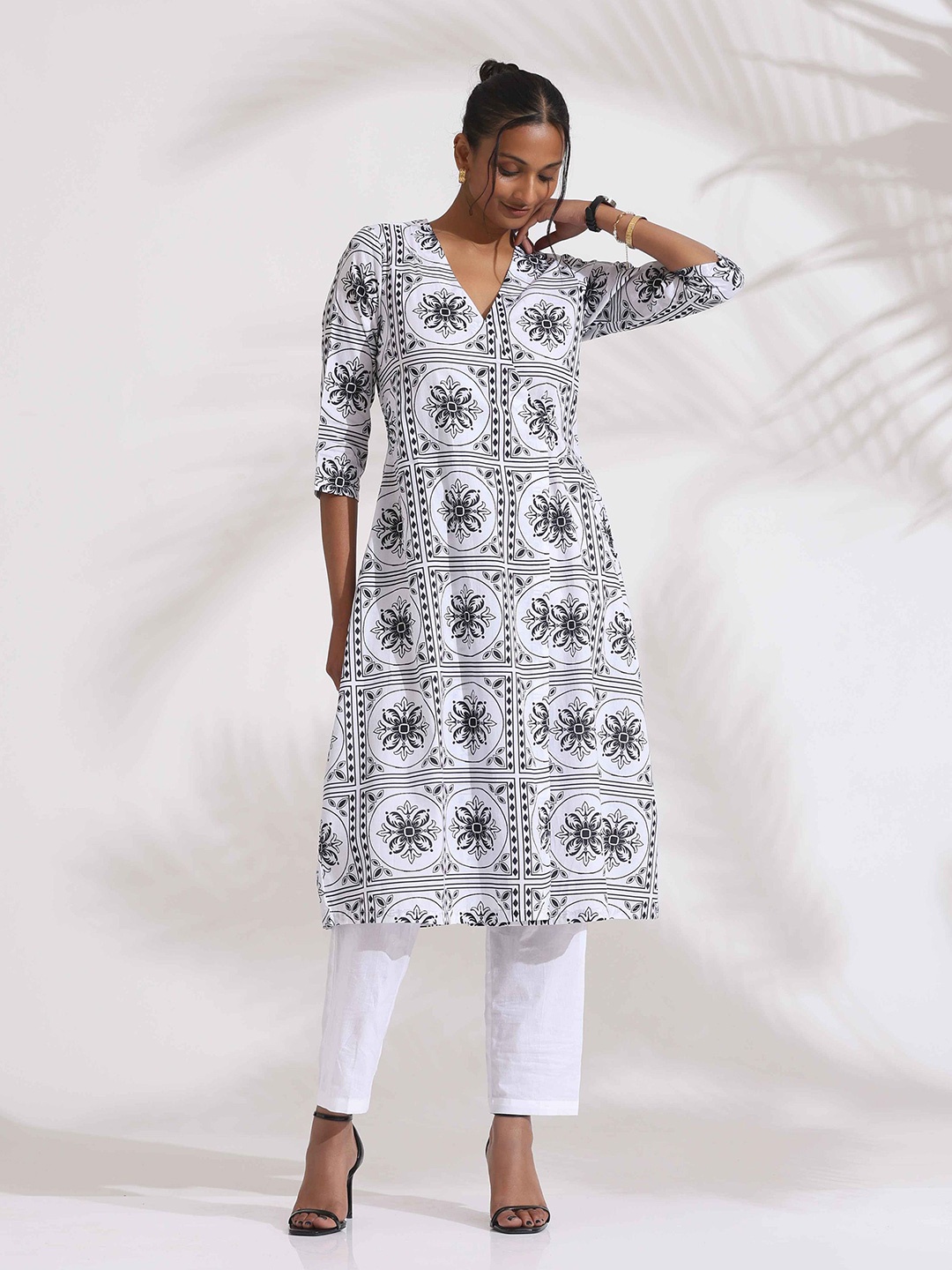 

trueBrowns Women Ethnic Motifs Printed Pure Cotton A-Line Kurta with Trouser, White