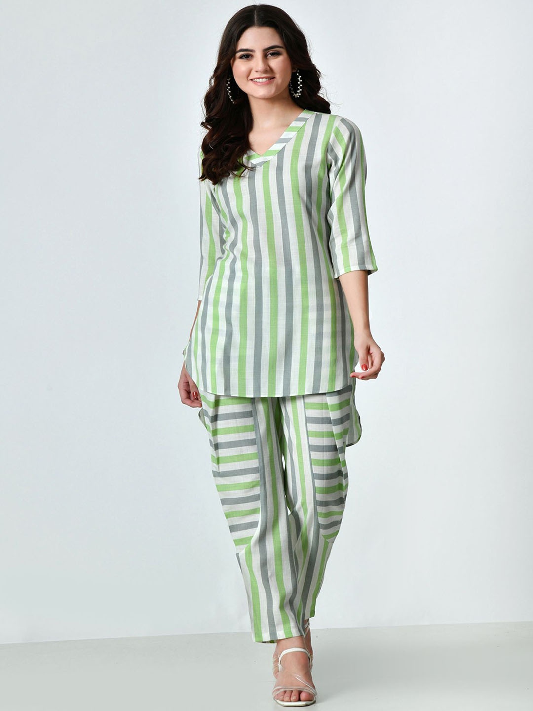 

VAPPSYAM Striped Organic Cotton V-Neck Straight Kurta With Trousers, Green