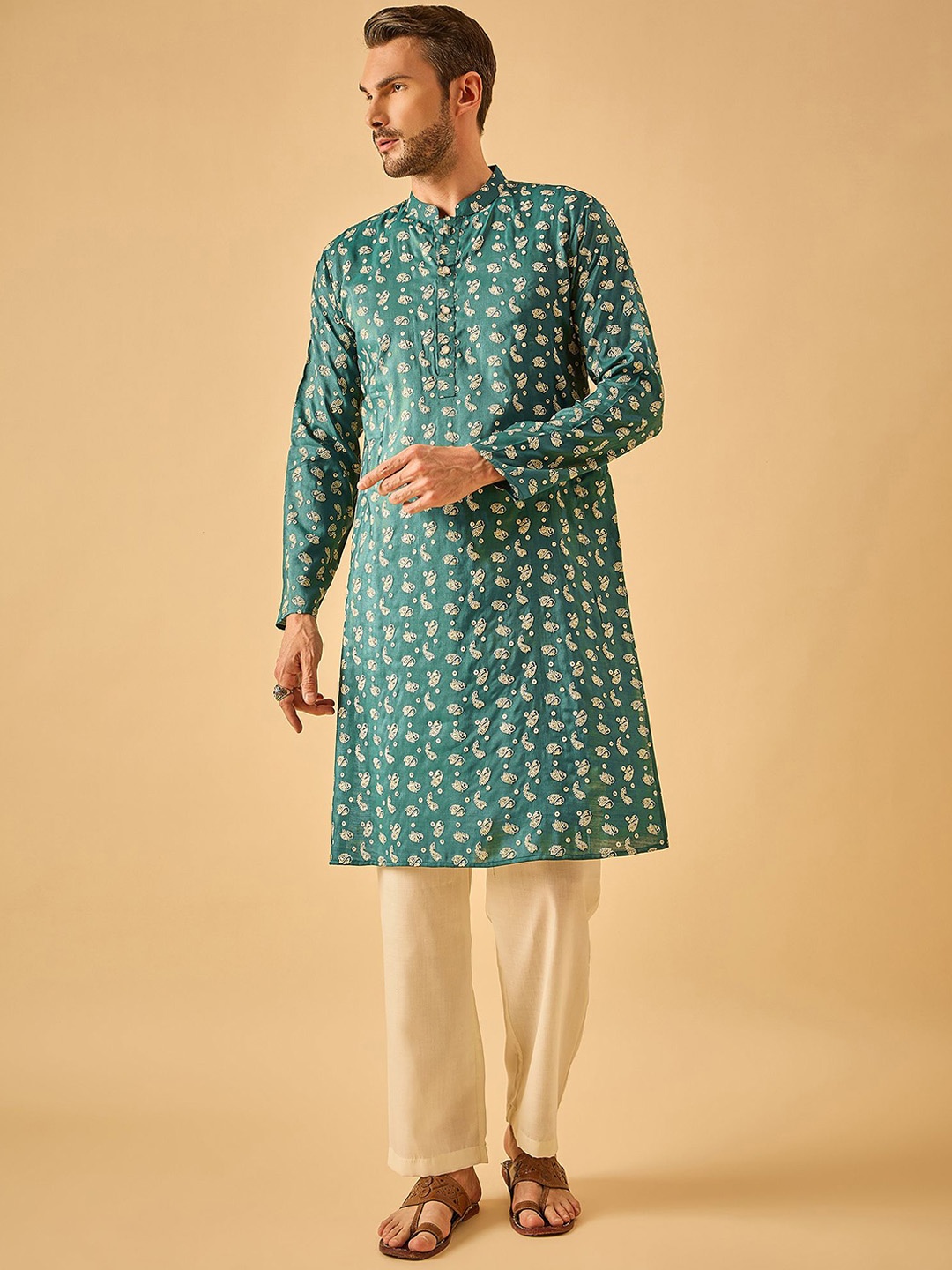 

House of Pataudi Paisley Printed Mandarin Collar Foil Print Straight Kurta, Teal